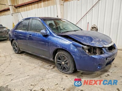 Czwarte zdjęcie samochodu z boku: 2004 KIA SPECTRA LX VIN:KNAFE121145046501 - miniatura