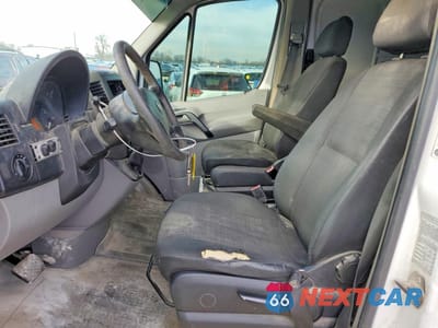 Zdjęcie 7 z 14 samochodu: 2008 DODGE SPRINTER 2500 VIN:WD0PE845X85282948 - miniatura