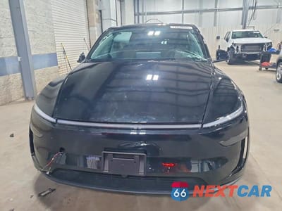 Piąte zdjęcie samochodu w środku: 2026 TESLA MODEL Y VIN:7SAYGDEE8TA625813 - miniatura