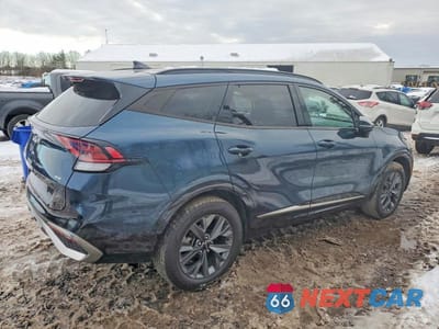 Trzecie zdjęcie samochodu z tyłu: 2023 KIA SPORTAGE SX PRESTIGE VIN:KNDPXCAG3P7011762 - miniatura