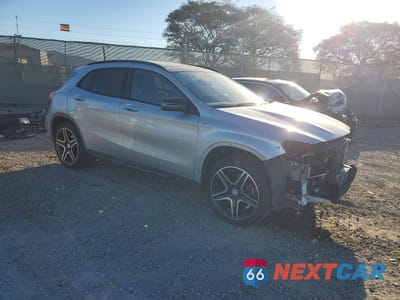 Czwarte zdjęcie samochodu z boku: 2017 MERCEDES-BENZ GLA 250 VIN:WDCTG4EBXHJ344753 - miniatura