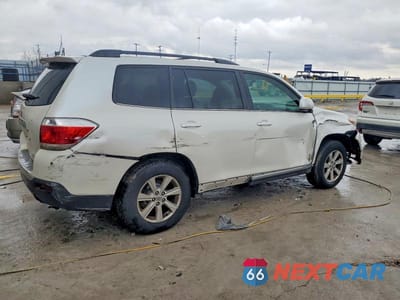 Trzecie zdjęcie samochodu z tyłu: 2013 TOYOTA HIGHLANDER SE VIN:5TDZK3EH5DS090069 - miniatura