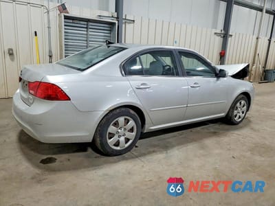 Trzecie zdjęcie samochodu z tyłu: 2009 KIA OPTIMA LX VIN:KNAGE228495302533 - miniatura