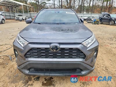 Piąte zdjęcie samochodu w środku: 2021 TOYOTA RAV4 XLE VIN:2T3W1RFV2MC132257 - miniatura