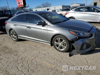 Czwarte zdjęcie samochodu z boku: 2018 HYUNDAI SONATA SPORT VIN:5NPE34AF5JH687441 - miniatura