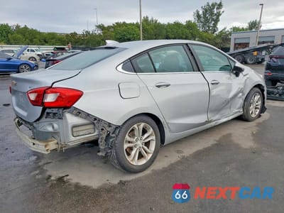 Trzecie zdjęcie samochodu z tyłu: 2019 CHEVROLET CRUZE LT VIN:1G1BE5SMXK7145184 - miniatura