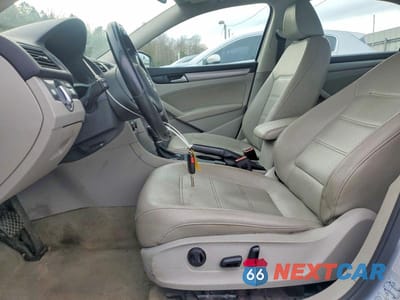 Zdjęcie 7 z 12 samochodu: 2015 VOLKSWAGEN PASSAT S VIN:1VWAT7A33FC087779 - miniatura