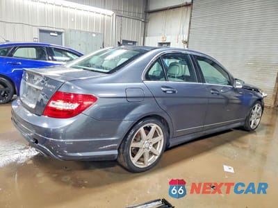 Trzecie zdjęcie samochodu z tyłu: 2014 MERCEDES-BENZ C 300 4MATIC VIN:WDDGF8AB1EA892522 - miniatura