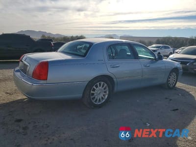 Trzecie zdjęcie samochodu z tyłu: 2006 LINCOLN TOWN CAR SIGNATURE VIN:1LNHM81W56Y649825 - miniatura