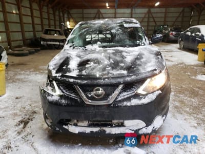Piąte zdjęcie samochodu w środku: 2018 NISSAN QASHQAI VIN:JN1BJ1CP5JW154581 - miniatura