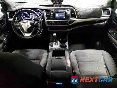Zdjęcie 8 z 13 samochodu: 2018 TOYOTA HIGHLANDER LE VIN:5TDBZRFH5JS870454 - miniatura