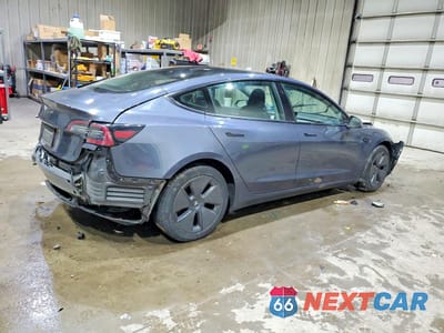 Trzecie zdjęcie samochodu z tyłu: 2023 TESLA MODEL 3 VIN:5YJ3E1EA4PF428798 - miniatura