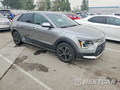 Czwarte zdjęcie samochodu z boku: 2023 KIA NIRO LX VIN:KNDCP3LE2P5069996 - miniatura