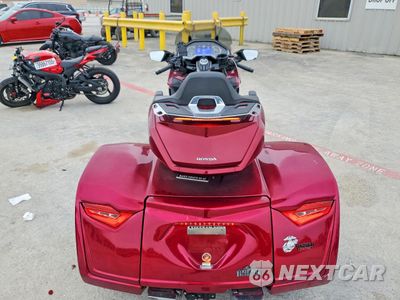 Czwarte zdjęcie samochodu z boku: 2018 HONDA GL1800 VIN:JH2SC7901JK002834 - miniatura