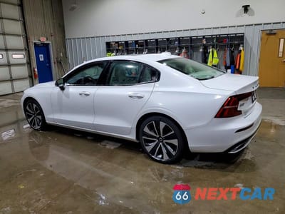 Drugie zdjęcie samochodu z przodu: 2022 VOLVO S60 B5 MOMENTUM VIN:7JRL12TZ8NG178092 - miniatura