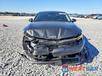 Piąte zdjęcie samochodu w środku: 2025 KIA K5 LXS VIN:KNAG24J71S5281305 - miniatura