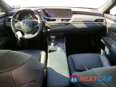 Zdjęcie 8 z 11 samochodu: 2019 LEXUS ES 300 VIN:58ABZ1B19KU002419 - miniatura