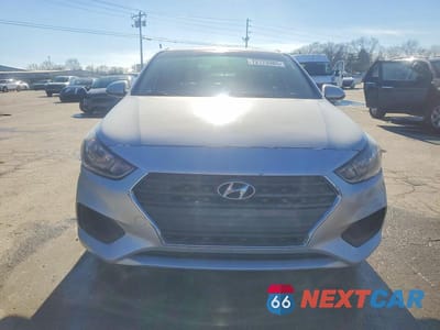 Piąte zdjęcie samochodu w środku: 2018 HYUNDAI ACCENT SE VIN:3KPC24A36JE024545 - miniatura