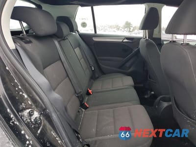 Zdjęcie 10 z 13 samochodu: 2010 VOLKSWAGEN GOLF VIN:WVWDB7AJ1AW414897 - miniatura