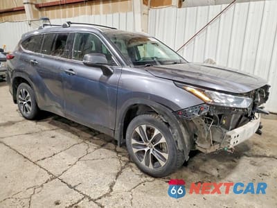 Czwarte zdjęcie samochodu z boku: 2020 TOYOTA HIGHLANDER XLE VIN:5TDGZRBHXLS521885 - miniatura