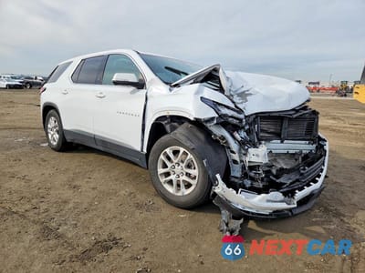 Czwarte zdjęcie samochodu z boku: 2022 CHEVROLET TRAVERSE LS VIN:1GNERLKW5NJ183743 - miniatura
