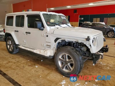 Czwarte zdjęcie samochodu z boku: 2020 JEEP WRANGLER UNLIMITED SAHARA VIN:1C4HJXEN8LW157340 - miniatura