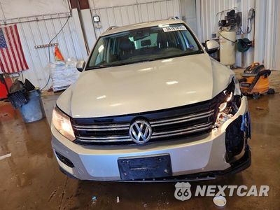 Piąte zdjęcie samochodu w środku: 2017 VOLKSWAGEN TIGUAN WOLFSBURG VIN:WVGSV7AX8HK017476 - miniatura