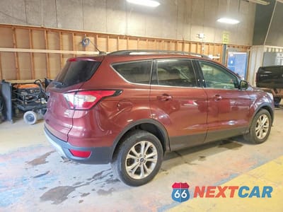 Trzecie zdjęcie samochodu z tyłu: 2018 FORD ESCAPE SE VIN:1FMCU9GD4JUC77531 - miniatura