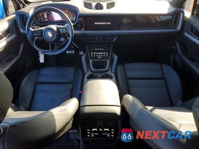 Zdjęcie 8 z 12 samochodu: 2024 PORSCHE CAYENNE S VIN:WP1AL2AY0RDA32060 - miniatura