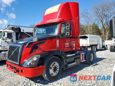 Drugie zdjęcie samochodu z przodu: 2017 VOLVO VNL SEMI TRUCK VIN:4V4N39EHXHN960560 - miniatura