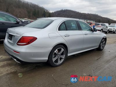 Trzecie zdjęcie samochodu z tyłu: 2019 MERCEDES-BENZ E 300 4MATIC VIN:WDDZF4KB7KA556109 - miniatura