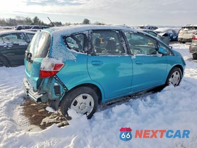 Trzecie zdjęcie samochodu z tyłu: 2013 HONDA FIT VIN:JHMGE8H39DC032333 - miniatura