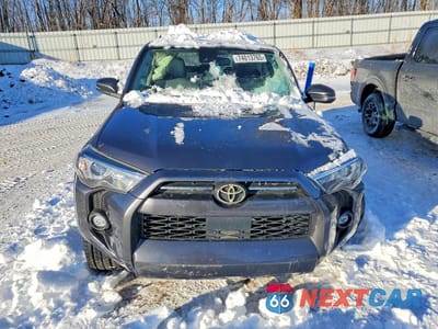 Piąte zdjęcie samochodu w środku: 2023 TOYOTA 4RUNNER SE VIN:JTENU5JR0P6135146 - miniatura