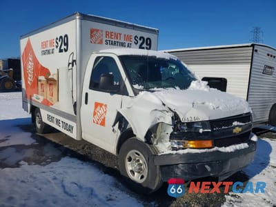 Czwarte zdjęcie samochodu z boku: 2023 CHEVROLET EXPRESS G3500 VIN:1GB0GSF7XP1118769 - miniatura