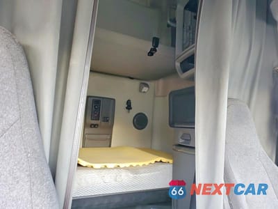 Zdjęcie 6 z 10 samochodu: 2019 VOLVO VNL SEMI TRUCK VIN:4V4NC9EH7KN214669 - miniatura