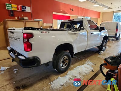 Trzecie zdjęcie samochodu z tyłu: 2019 CHEVROLET SILVERADO K1500 VIN:3GCNYAEHXKG168097 - miniatura