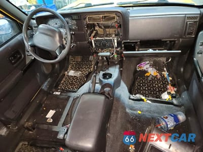 Zdjęcie 8 z 13 samochodu: 2001 JEEP CHEROKEE SPORT VIN:1J4FF48S91L591011 - miniatura