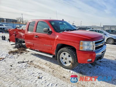 Czwarte zdjęcie samochodu z boku: 2011 CHEVROLET SILVERADO K1500 LT VIN:1GCRKSE35BZ444800 - miniatura