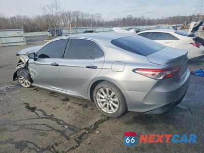 Drugie zdjęcie samochodu z przodu: 2018 TOYOTA CAMRY LE VIN:4T1B11HK5JU032465 - miniatura
