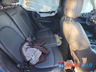 Zdjęcie 10 z 13 samochodu: 2019 MINI COOPER S C VIN:WMZYT3C57K3E98107 - miniatura