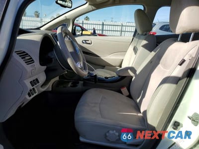 Zdjęcie 7 z 11 samochodu: 2011 NISSAN LEAF SV VIN:JN1AZ0CP9BT008301 - miniatura