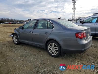 Drugie zdjęcie samochodu z przodu: 2010 VOLKSWAGEN JETTA SE VIN:3VWRZ7AJ7AM060558 - miniatura