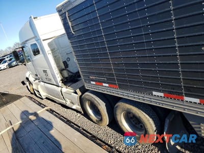 Trzecie zdjęcie samochodu z tyłu: 2019 VOLVO VN VNL VIN:4V4NC9EH6KN197203 - miniatura