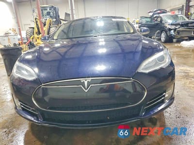 Piąte zdjęcie samochodu w środku: 2013 TESLA MODEL S VIN:5YJSA1DN0DFP14803 - miniatura
