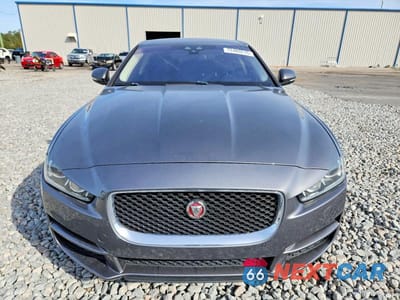 Piąte zdjęcie samochodu w środku: 2017 JAGUAR XE PREMIUM VIN:SAJAD4BN8HA952387 - miniatura
