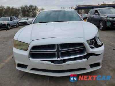 Piąte zdjęcie samochodu w środku: 2011 DODGE CHARGER VIN:2B3CL3CG2BH518478 - miniatura