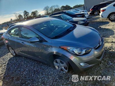 Czwarte zdjęcie samochodu z boku: 2013 HYUNDAI ELANTRA GLS VIN:KMHDH4AE9DU758103 - miniatura