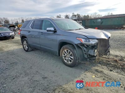 Czwarte zdjęcie samochodu z boku: 2019 CHEVROLET TRAVERSE LS VIN:1GNERFKW1KJ169688 - miniatura