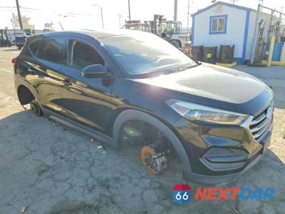 Czwarte zdjęcie samochodu z boku: 2017 HYUNDAI TUCSON SE VIN:KM8J23A42HU440917 - miniatura