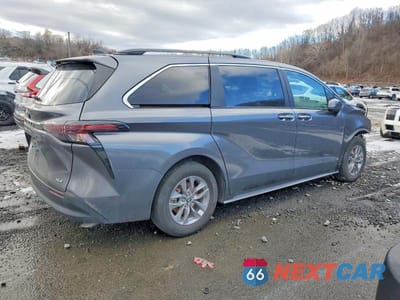 Trzecie zdjęcie samochodu z tyłu: 2025 TOYOTA SIENNA XLE VIN:5TDYRKEC6SS242010 - miniatura